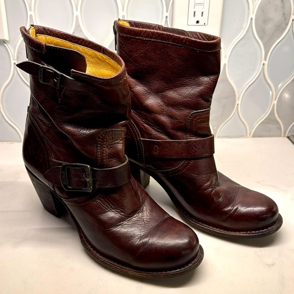 Frye Ankle Boots Womens 8.5 Dark‎ Brown Leather with Brass Buckle - Picture 1 of 11